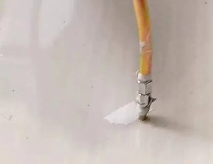 西宁瓷砖空鼓维修公司专业解答在瓷砖铺贴过程中，如果使用的砂料过粗（如全部使用了粗砂），可能会导致以下问题