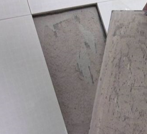 西宁瓷砖空鼓维修公司分享瓷砖铺贴时如果打浆（即涂抹在瓷砖背面和基层上的砂浆或瓷砖胶）过少，会带来以下问题